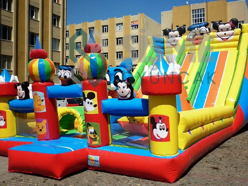 Dev Kaydıraklı Çizgi Karakterler